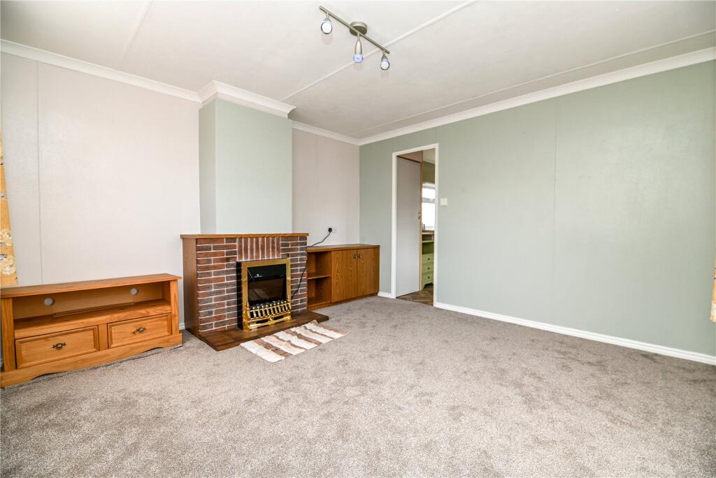 House in New Forest, Old Milton, New Milton - More