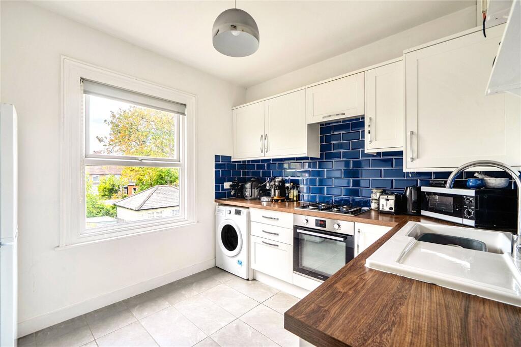 Apartment in London, Surbiton - View 4