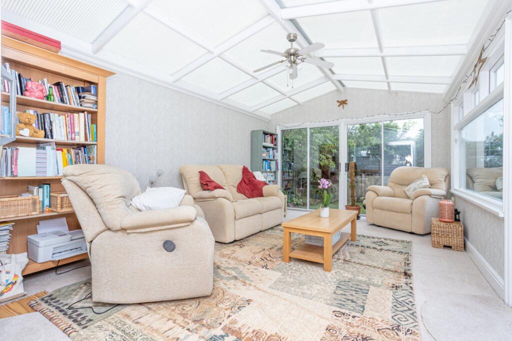 Bishopstone Lane, Herne Bay, Kent, CT6 - Więcej