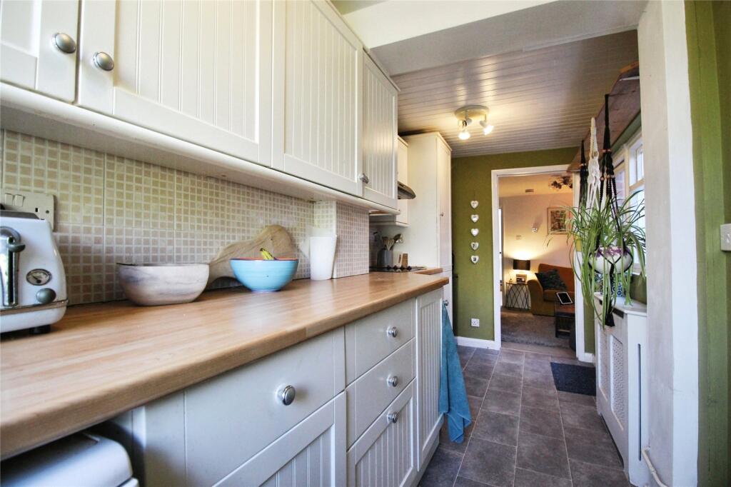 The Street, Hurst, Reading, Berkshire, RG10 photo 2