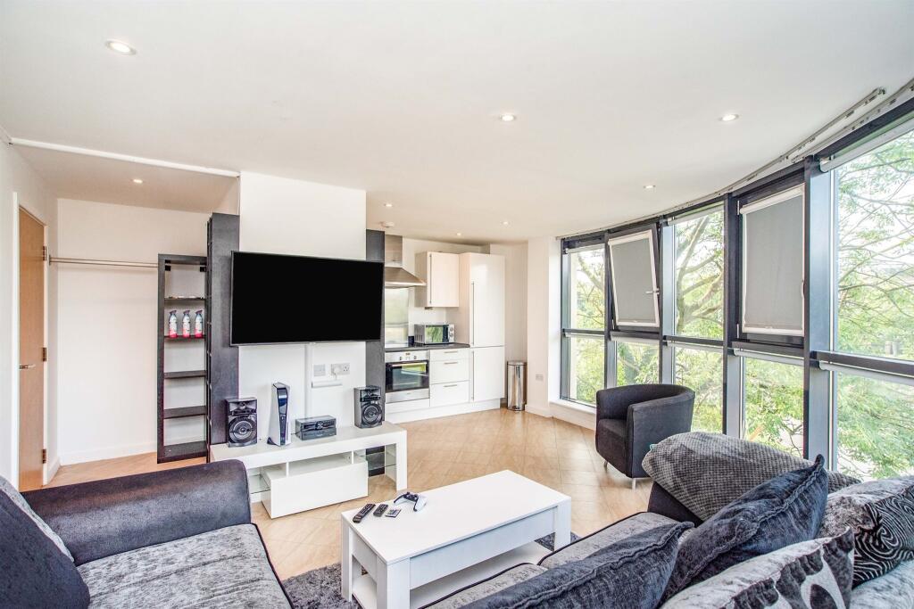 Apartment in Watford - View 3