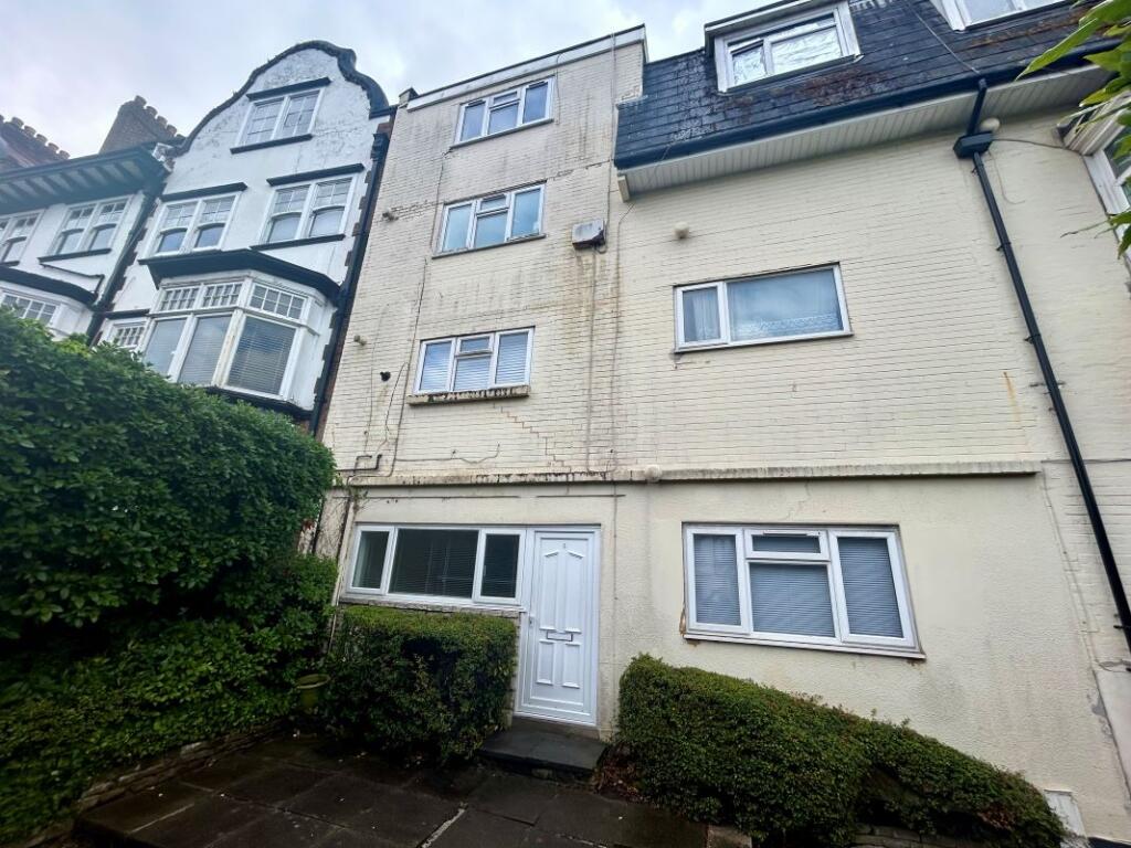 Apartment in Bournemouth, Boscombe - View 2