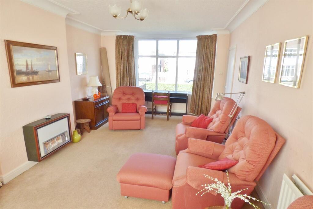 Langdale Road, Runcorn, WA7  5PR photo 4