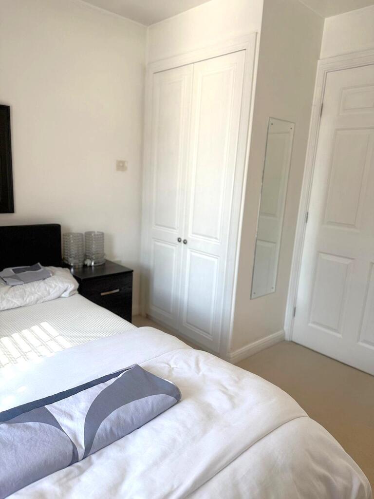 Apartment in Newport, Coedkernew - More