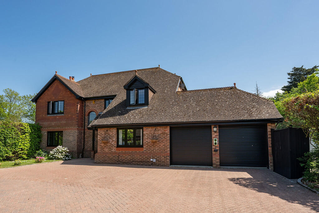 Main image of property: Kingsfold Close, Billingshurst