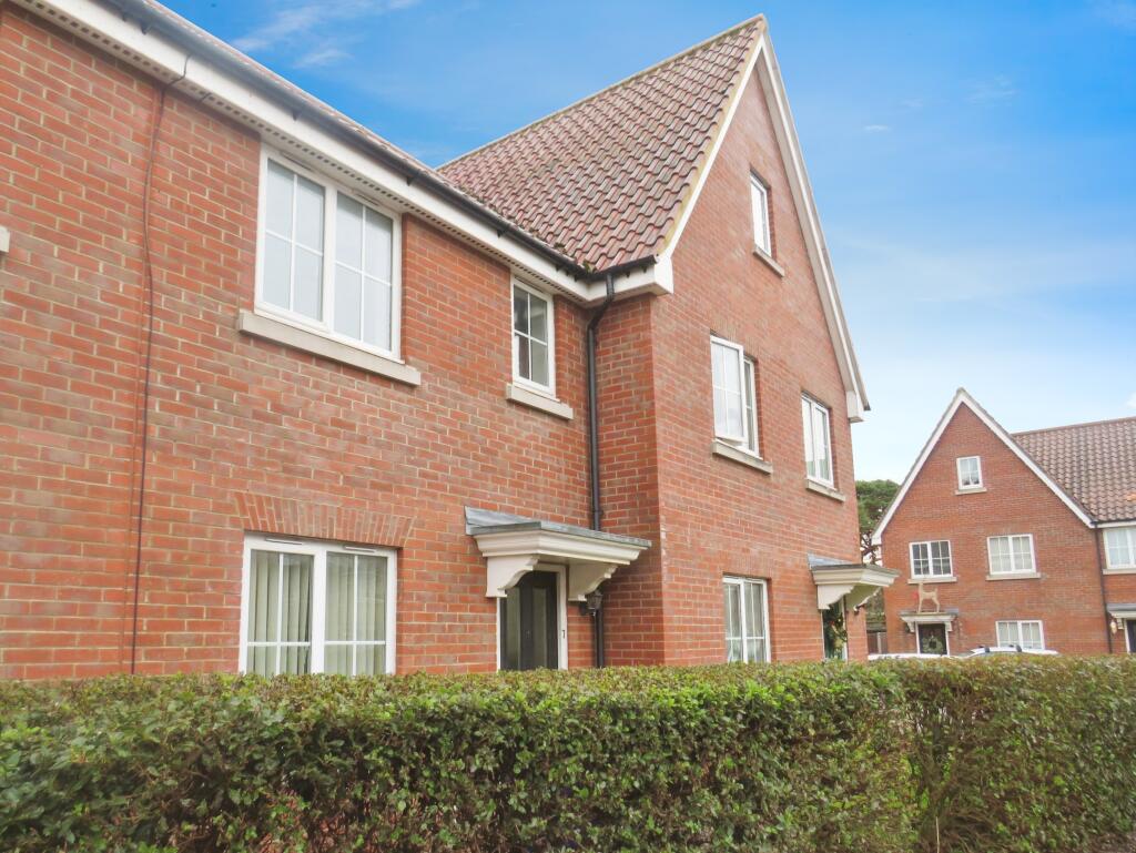 Main image of property: Elmcroft Close, Beck Row, BURY ST. EDMUNDS