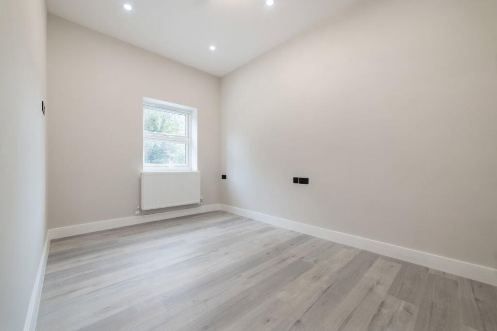 Apartment in Croydon - More