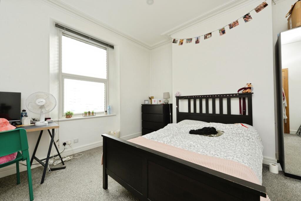 House in Plymouth, Greenbank - More