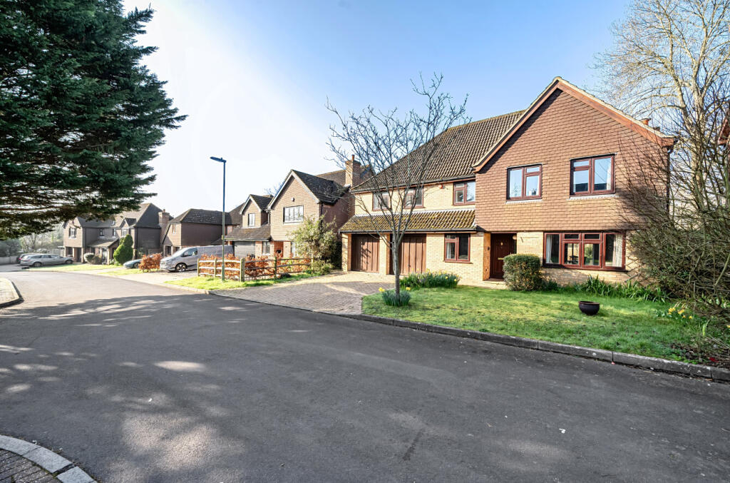 5-bed detached on Scotts Close, Colden Common, Winchester, Hampshire, SO21, £775,000