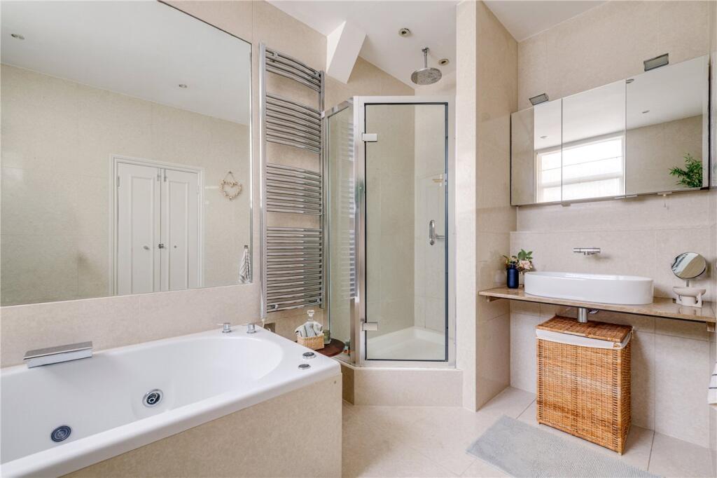 Apartment in London - More