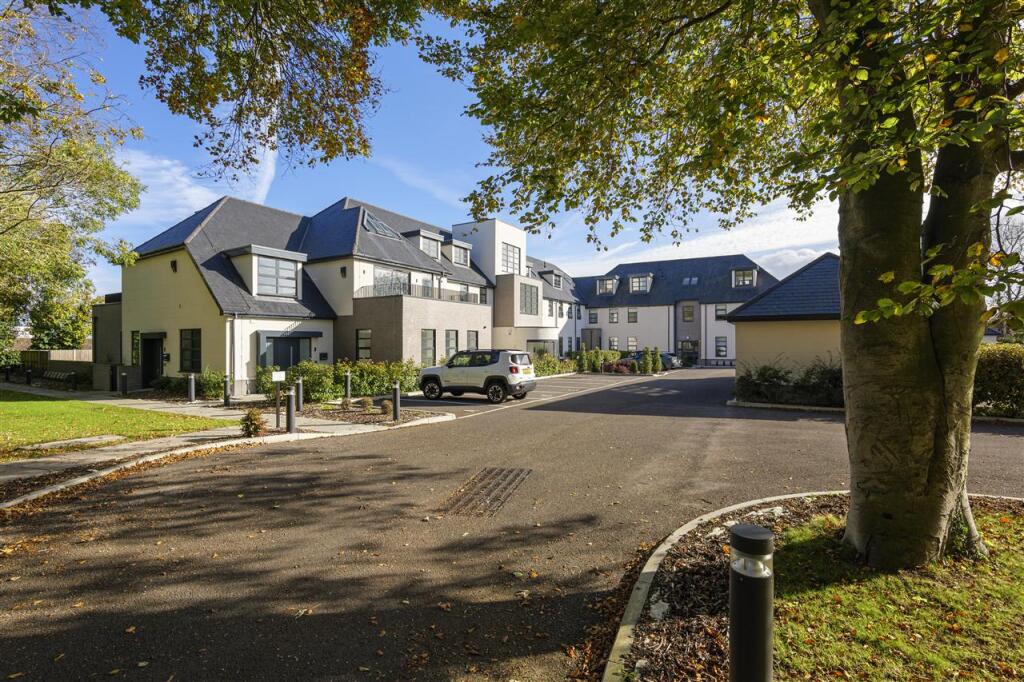 2-bed apartment on The Fairways, Convent Road, Broadstairs, £395,000