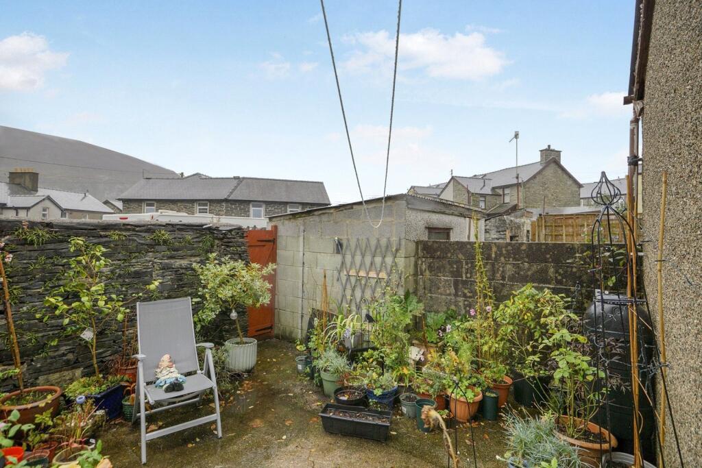 House in Manod, Ffestiniog - More