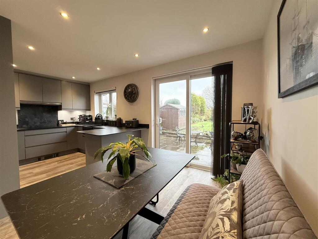 Winchester Road, Dukinfield photo 2