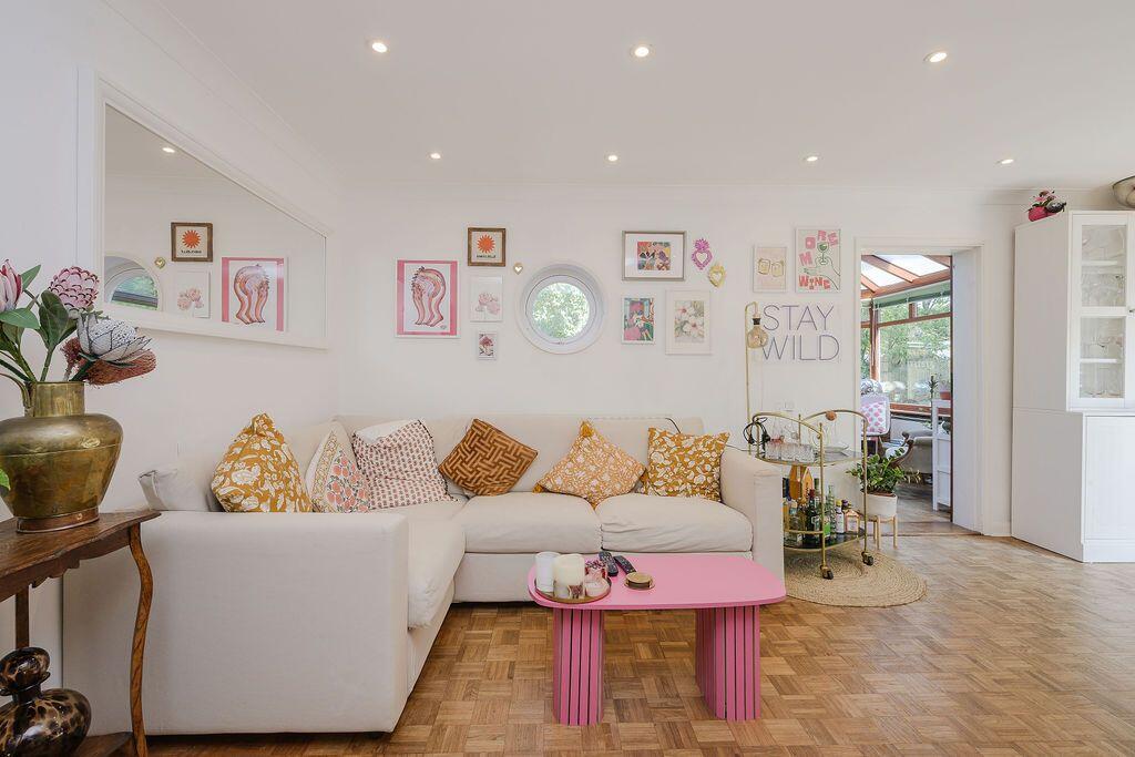 House in London, Royal Borough of Kingston upon Thames - View 4