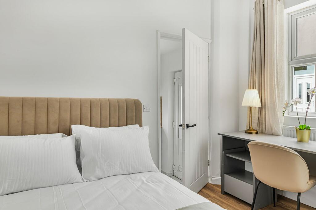 Main image of property: Studio 3, Radcliffe Road, West Bridgford, NG2
