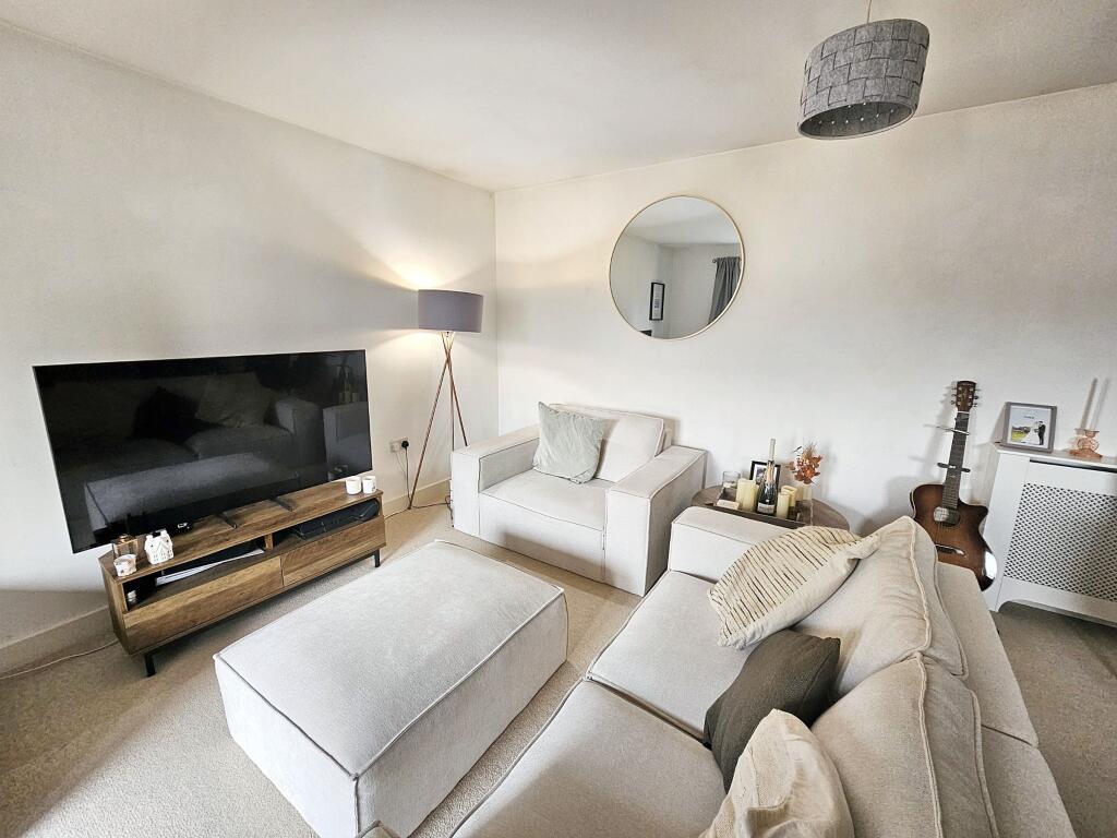 Apartment in Tunbridge Wells, Kent - View 4