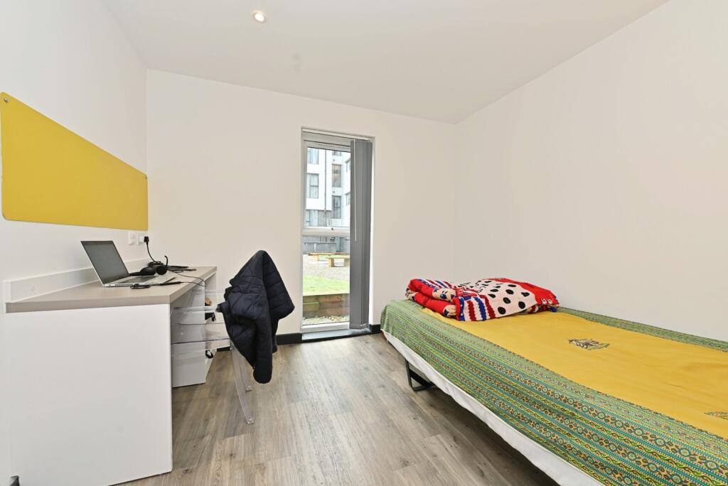 Dumfries Street, Luton, Bedfordshire, LU1 photo 2