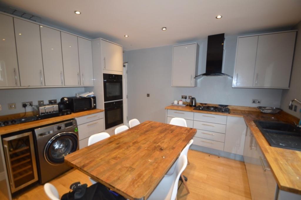 6 bedroom terraced house for rent