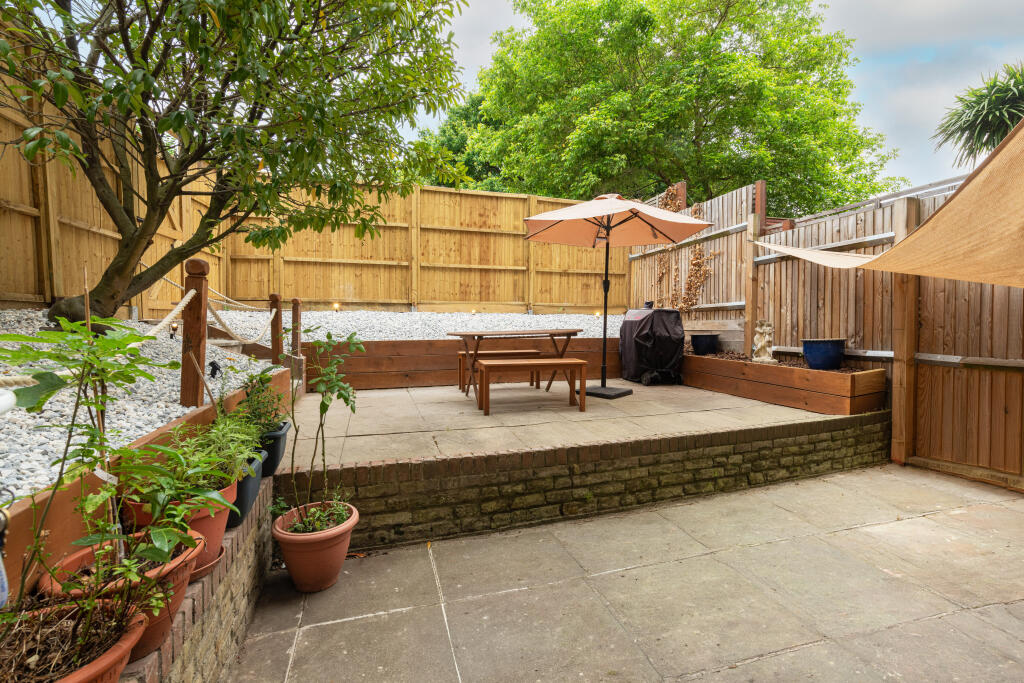 Main image of property: 6a Oakhill Rd, London SW15 2QU, UK