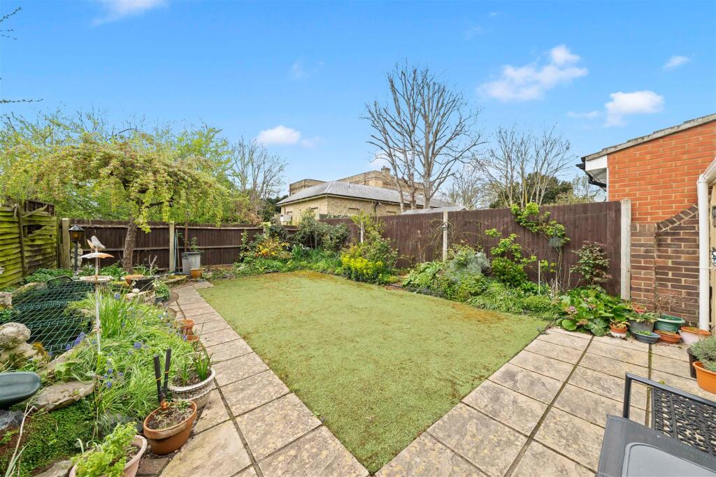 House in London, Mitcham - View 3