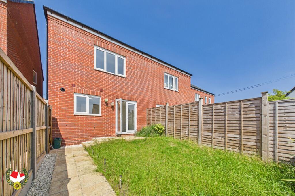 House in Gloucester - View 4