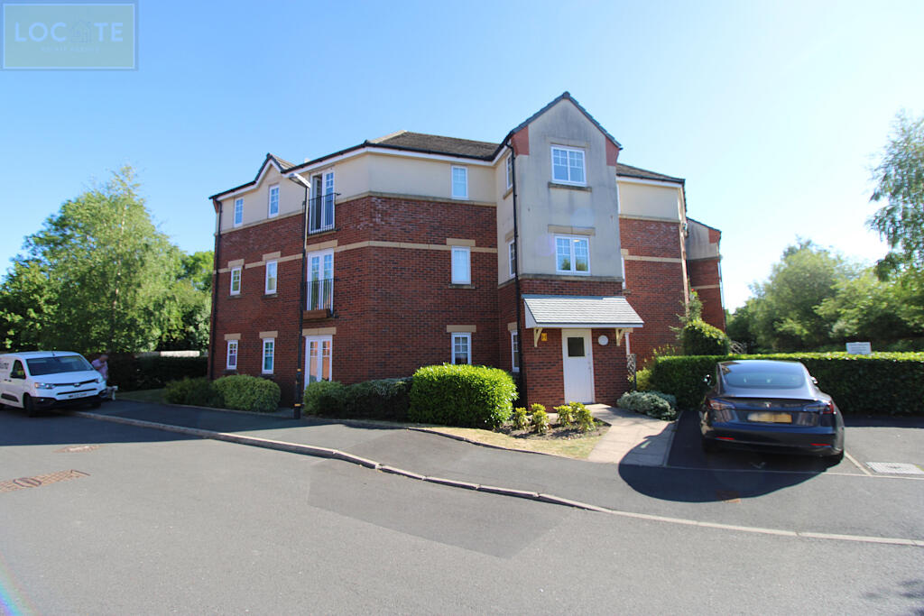 2-bed flat on Prestwood Close, Davyhulme, £200,000