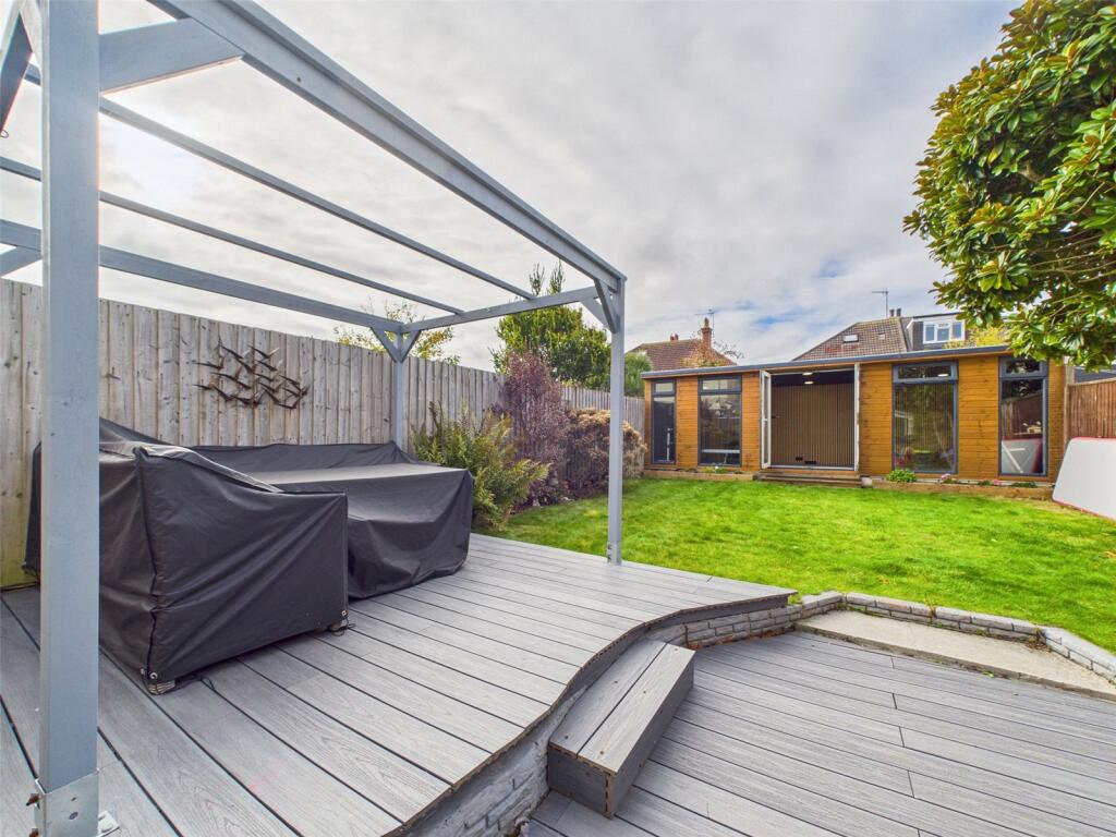 1 Burleigh Road photo 3
