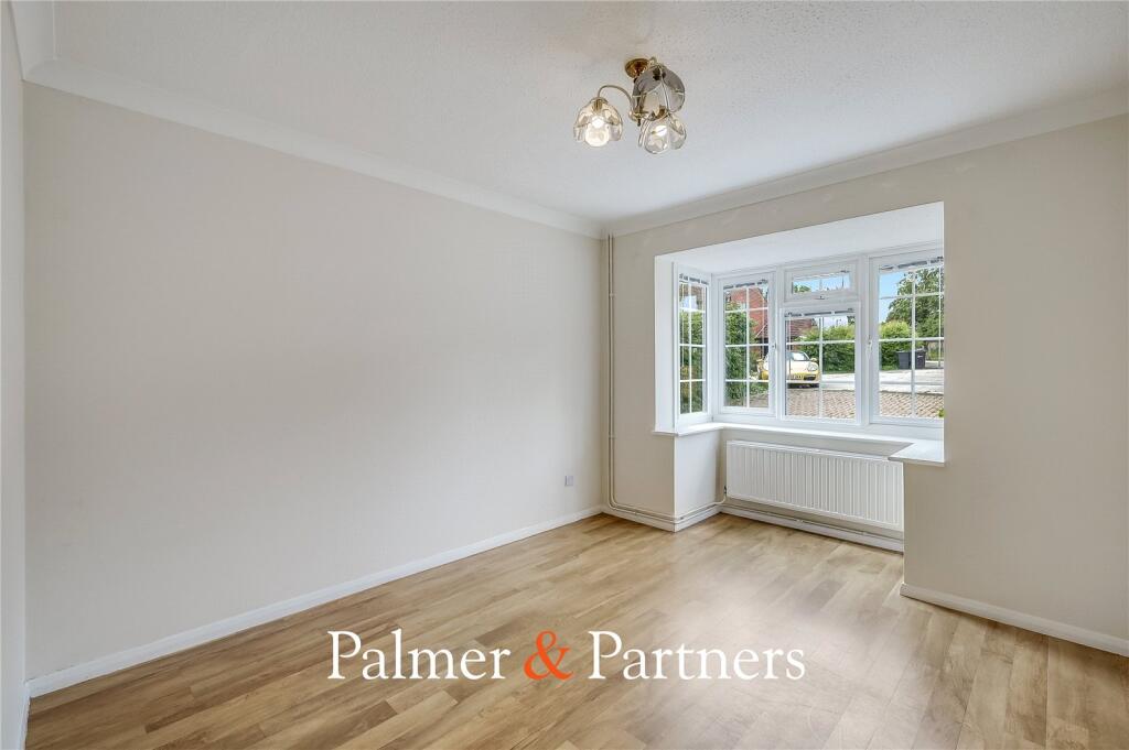 House in Chelmsford, Chancellor Park, Chelmer - More