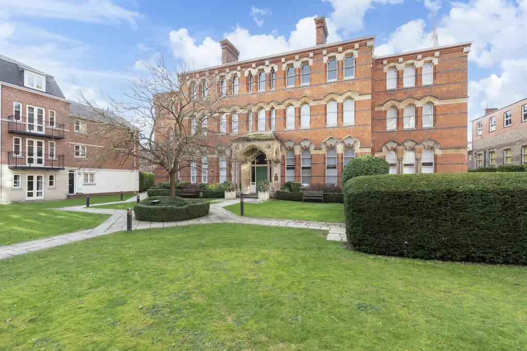 Main image of property: St. Georges Place, Cheltenham GL50 3PX