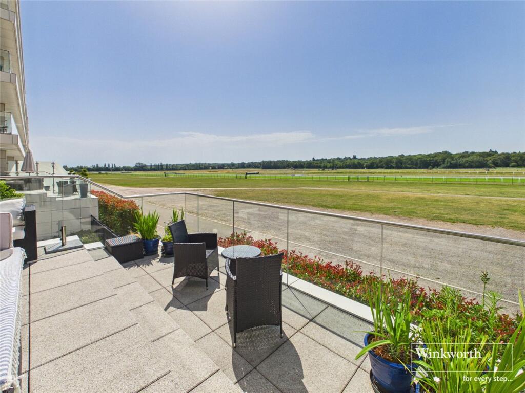 Apartment in Greenham - View 3