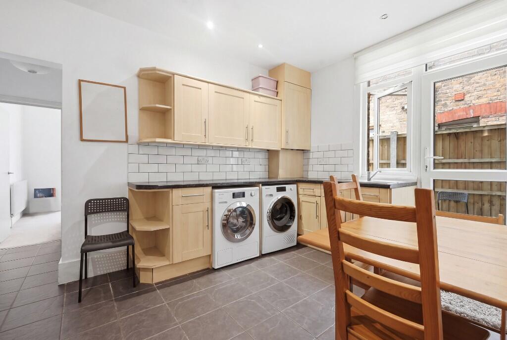 Pulteney Road, London, E18 photo 4