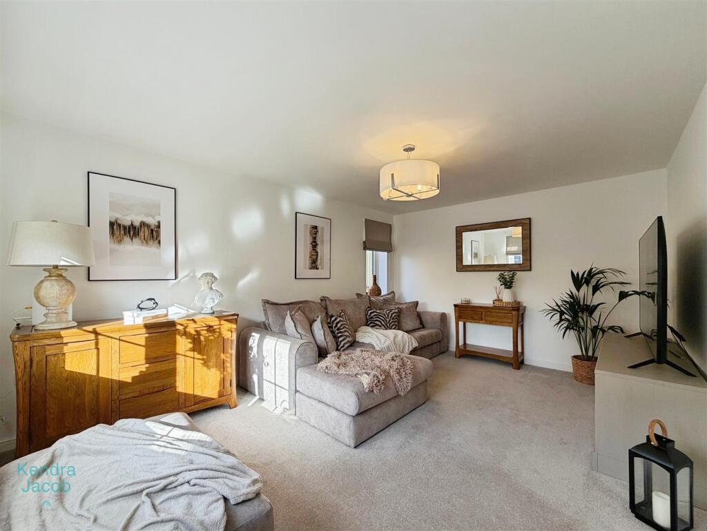 Warbler Way, Worksop photo 2