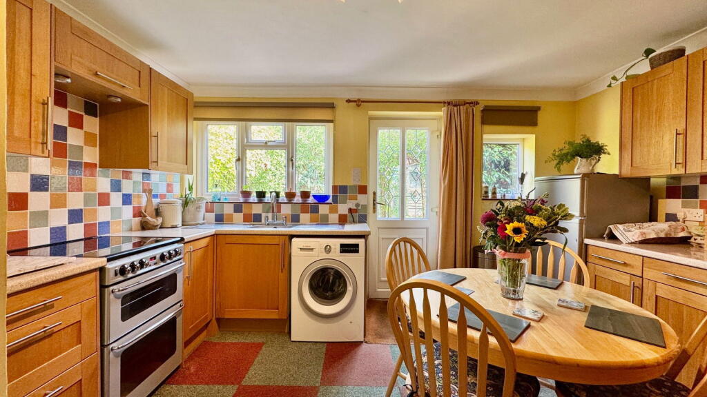 Elizabeth Avenue, Newbury, RG14 6HA photo 3