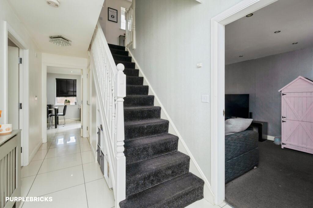 House in Mansfield, Forest Town - View 3