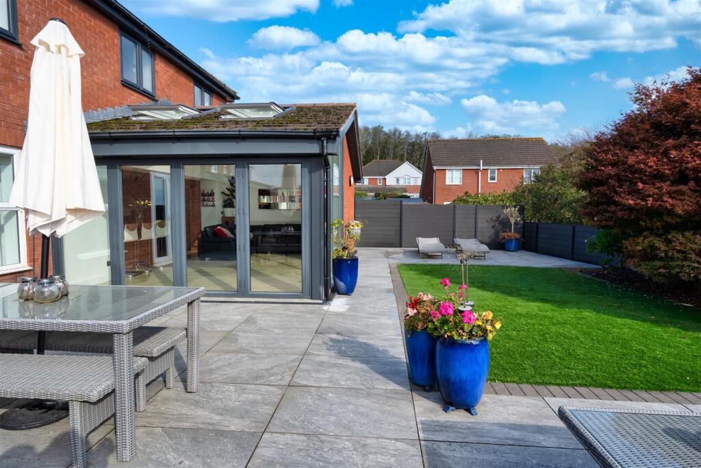 House in Barry, Vale of Glamorgan - More