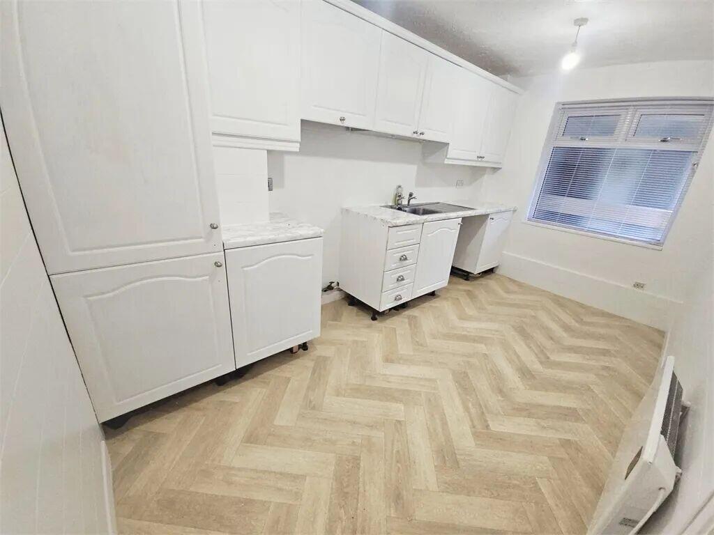 Apartment in Southend-on-Sea - View 3