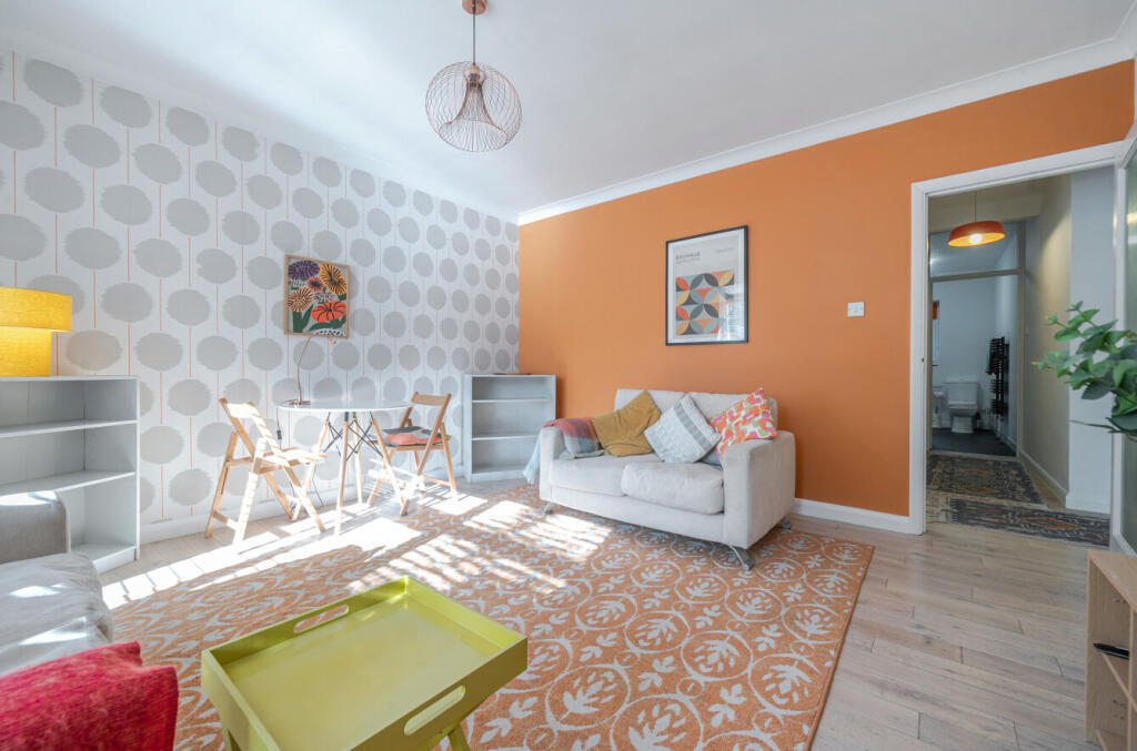 Apartment in Hove, Brunswick - View 4