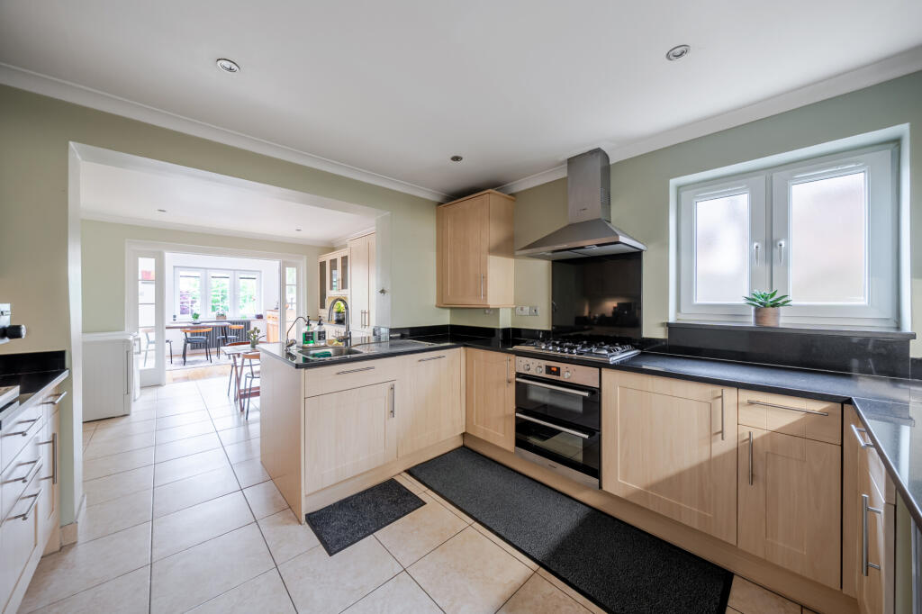 House in St Albans, King Harry Park, St Stephens - View 3