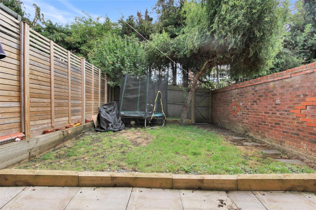 Batsmans Drive, Rushden photo 2