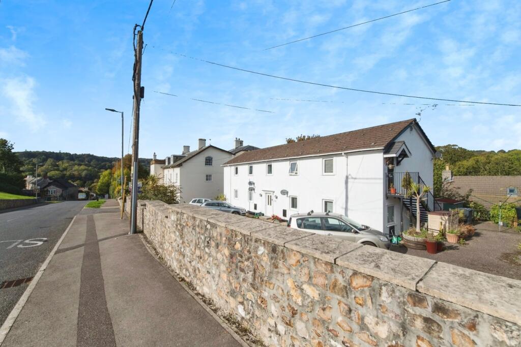 2-bed flat on Lyme Road, Uplyme, Lyme Regis, DT7, £120,000