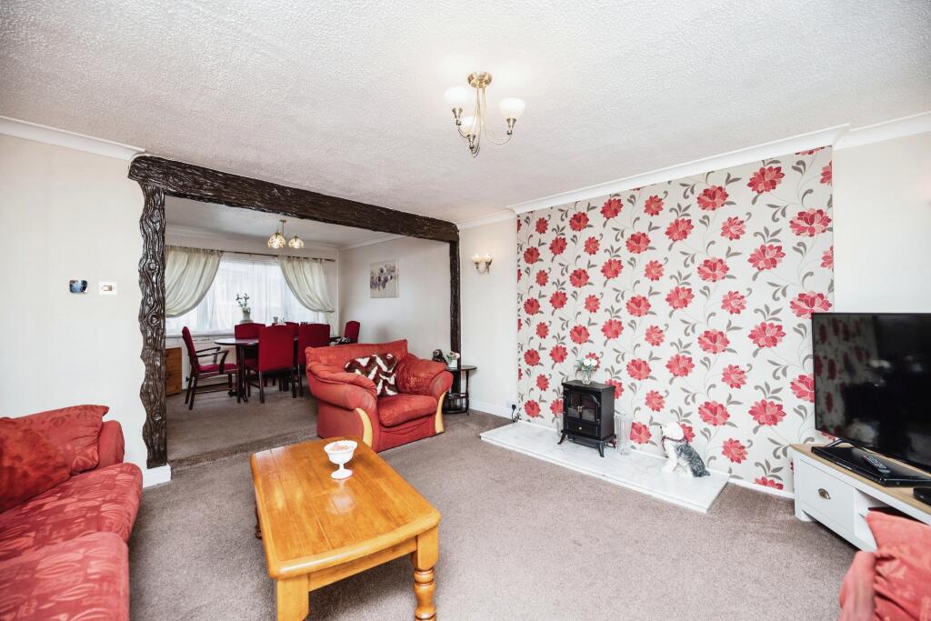 3-bed semi-detached on Wellington Place, Knottingley, West Yorkshire, WF11, £180,000