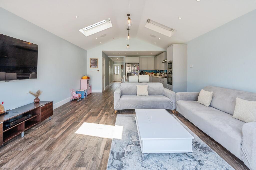 Ingrebourne Road, Rainham, RM13 - View 5