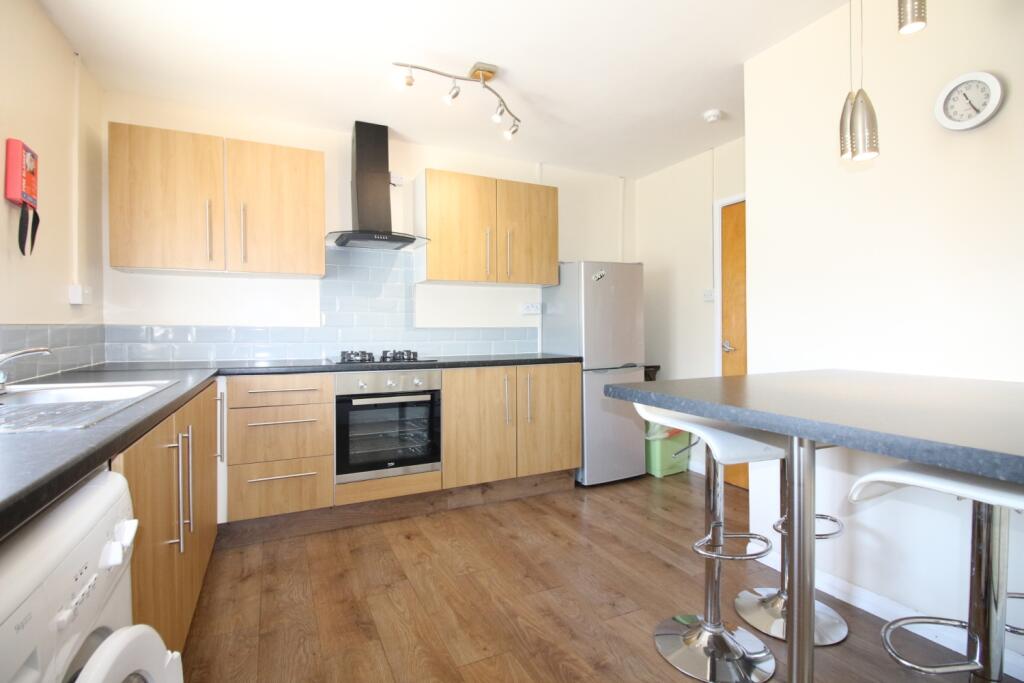 Apartment in Cardiff, Maindy, Cathays - View 2