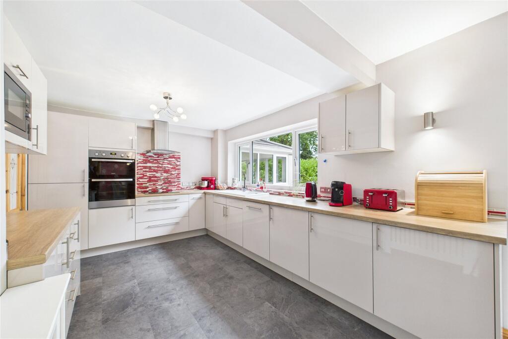 Barwell Close, Crowthorne, Berkshire, RG45 photo 4