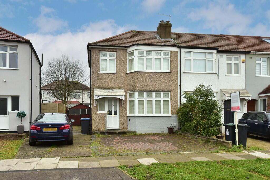 Main image of property: Carnarvon Avenue, London, EN1