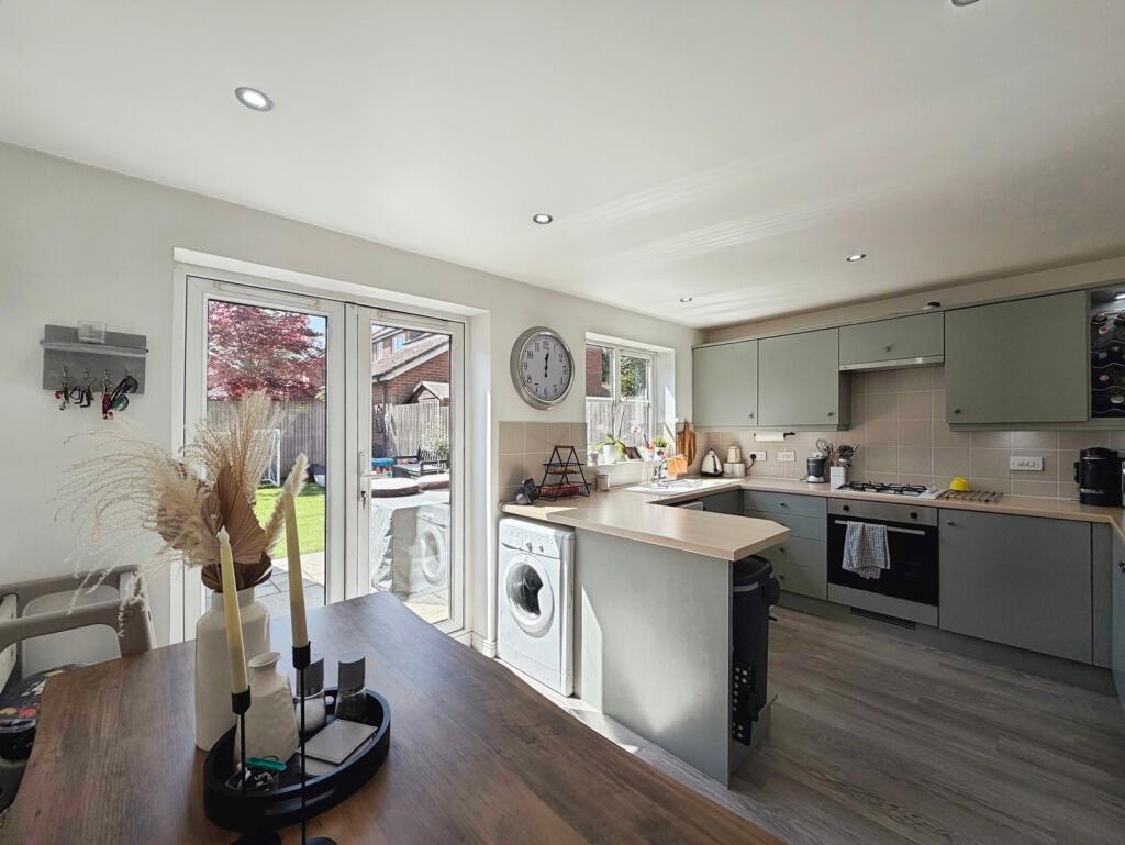 House in Bracknell, Warfield - View 2