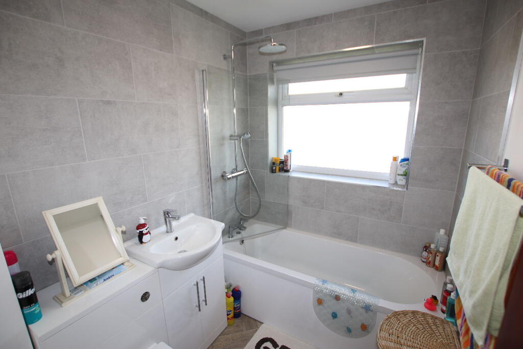 Land Close, Clacton on Sea, CO16 photo 4