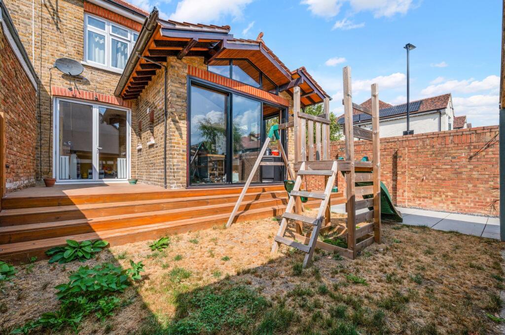 House in Twickenham - More