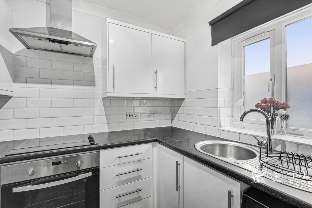 Apartment in Romford - More