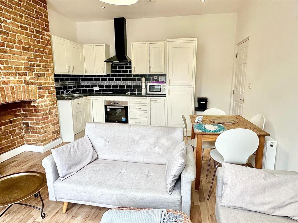 Apartment in London, Mercator Estate, Hither Green - View 5